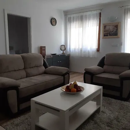 Apartment Kapetanovina *